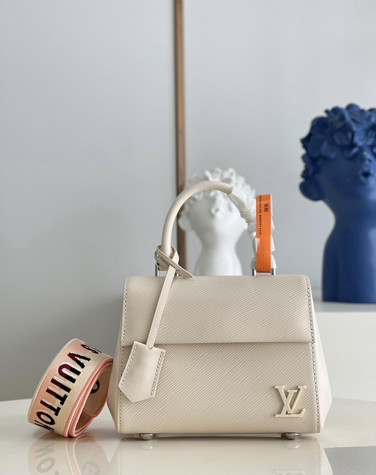 LOUIS VUITTON CLUNY MINI