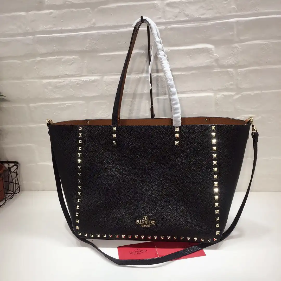 Frstbag ru VALENTINO MEDIUM GRAIN CALFSKIN LEATHER ROCKSTUD BAG