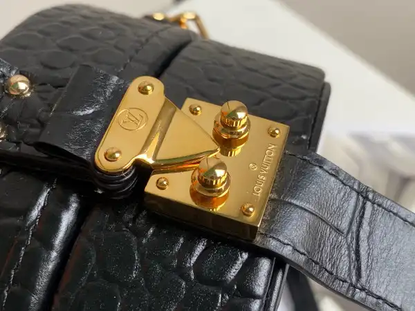 First bag ru LOUIS VUITTON PETITE BOITE CHAPEAU