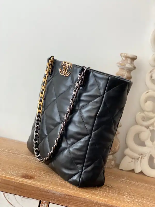 CHANEL 19 SHOPPING BAG