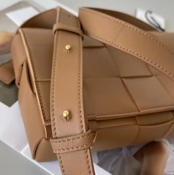 First bag ru BOTTEGA VENETA CASSETTE