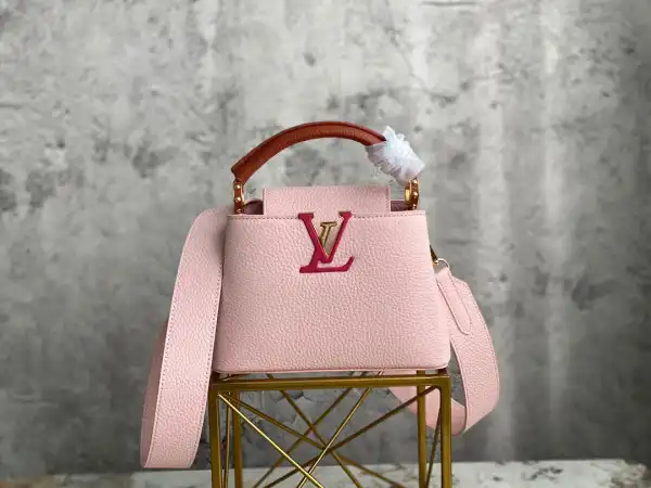 First bag ru LOUIS VUITTON CAPUCINES MINI