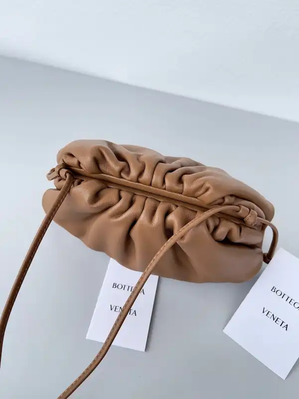 First bag ru BOTTEGA VENETA MINI POUCH