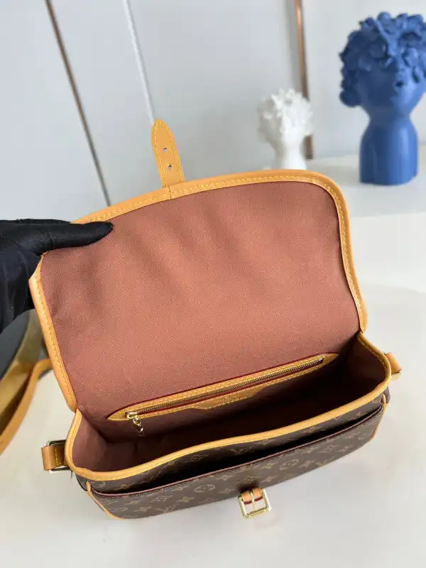 First bag ru LOUIS VUITTON VINTAGE SOLOGNE