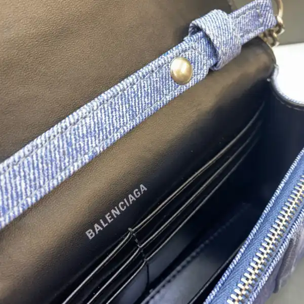 Yupoo bagsoffer BALENCIAGA HOURGLASS WALLET ON CHAIN