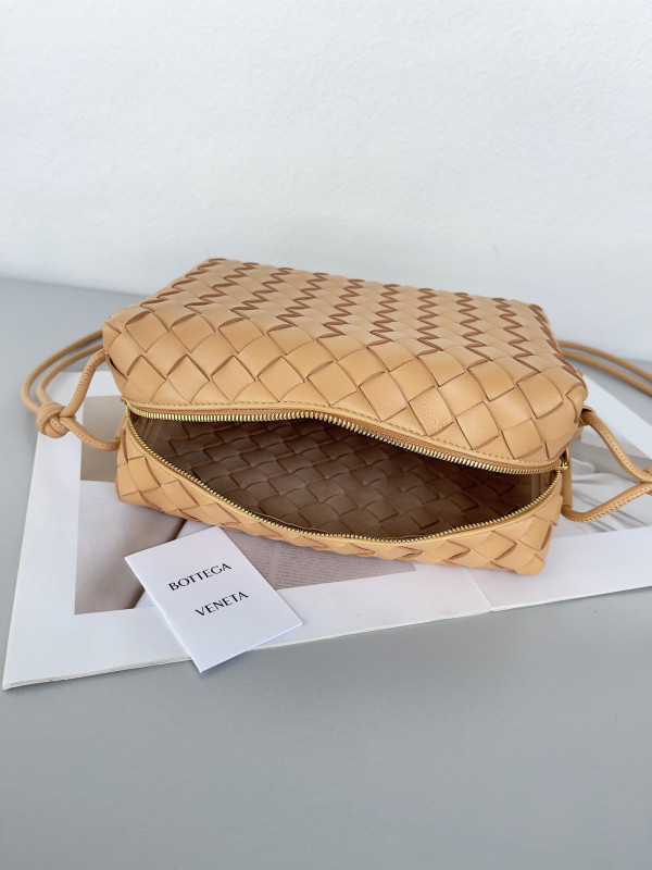 HOT SALE BOTTEGA VENETA Small Loop Camera Bag