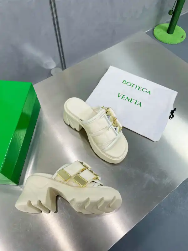 BOTTEGA VENETA Flash