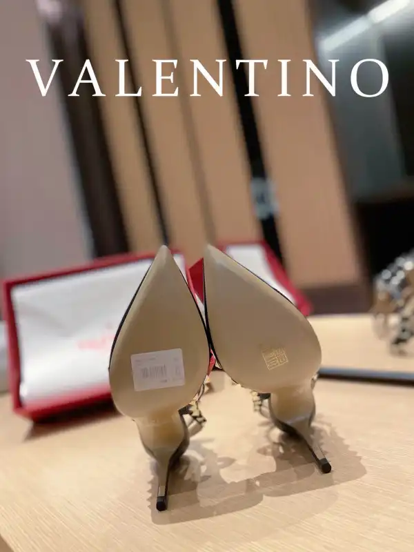 Yupoo bagsoffer VALENTINO ROCKSTUD SANDAL