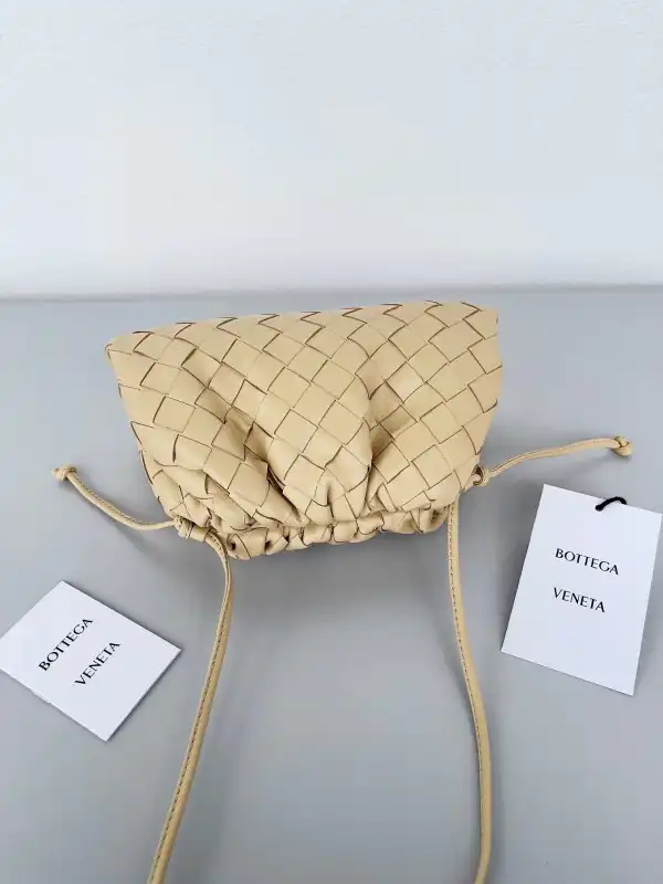 Bagsoffer BOTTEGA VENETA MINI POUCH