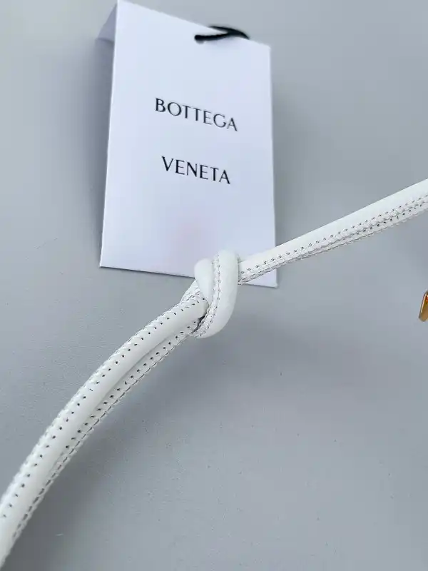 Frstbag ru BOTTEGA VENETA Pouch On Strap