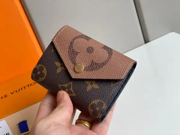 Frstbag ru LOUIS VUITTON ZOÉ WALLET