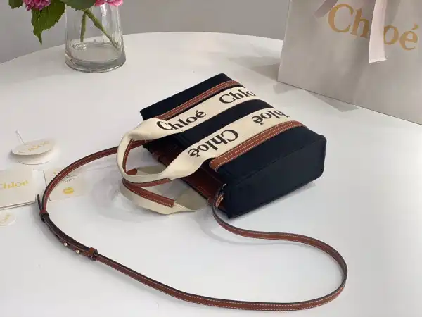 First bag ru CHLOÉ small woody tote bag