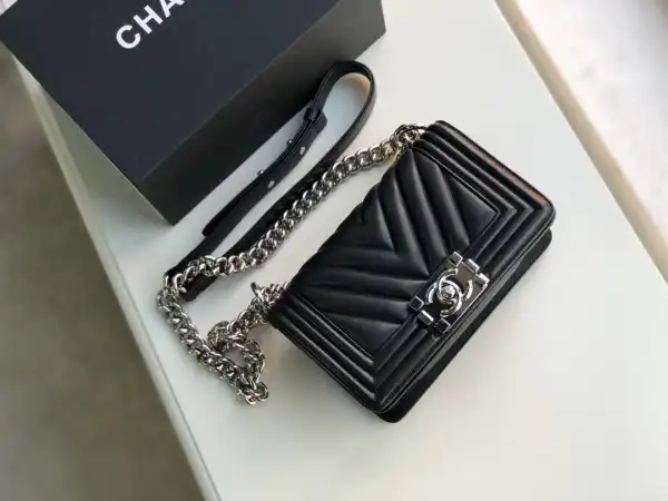 CHANEL BOY BAG 20CM 25CM