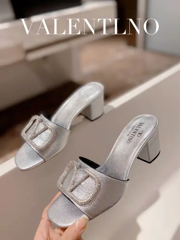 Yupoo bagsoffer VALENTINO VLOGO SIGNATURE SLIDE SANDAL