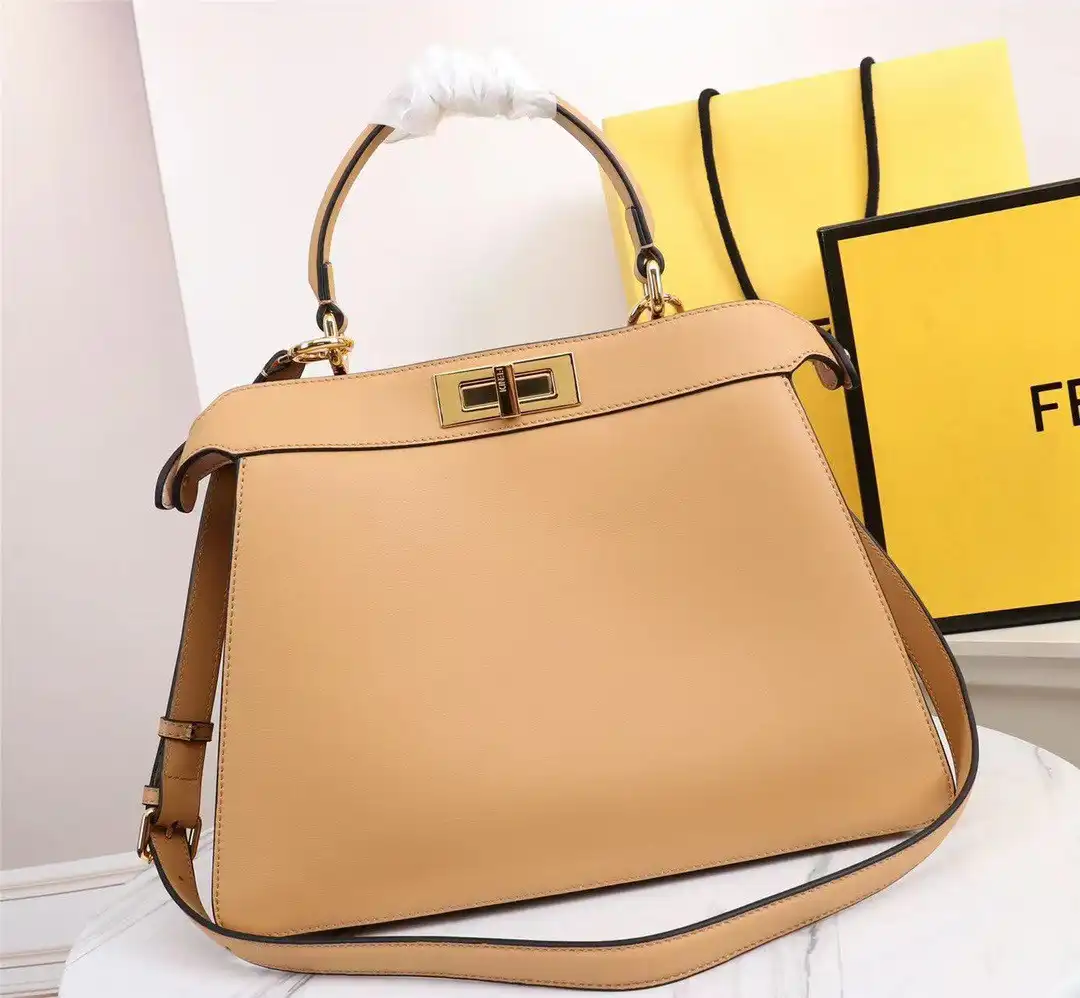 Fendi Peekaboo ISeeU Medium