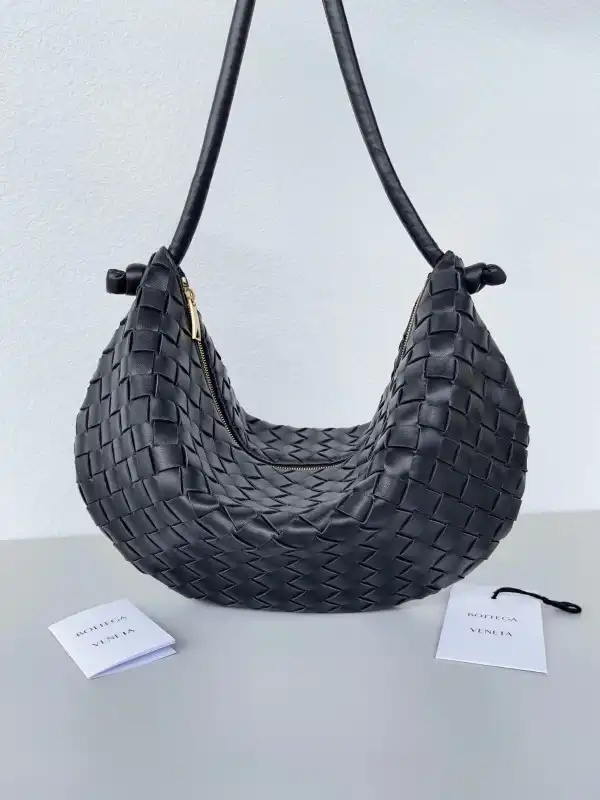 Firstbag Ru BOTTEGA VENETA Turn