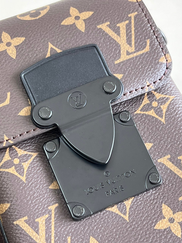 HOT SALE LOUIS VUITTON S-LOCK VERTICAL WEARABLE WALLET