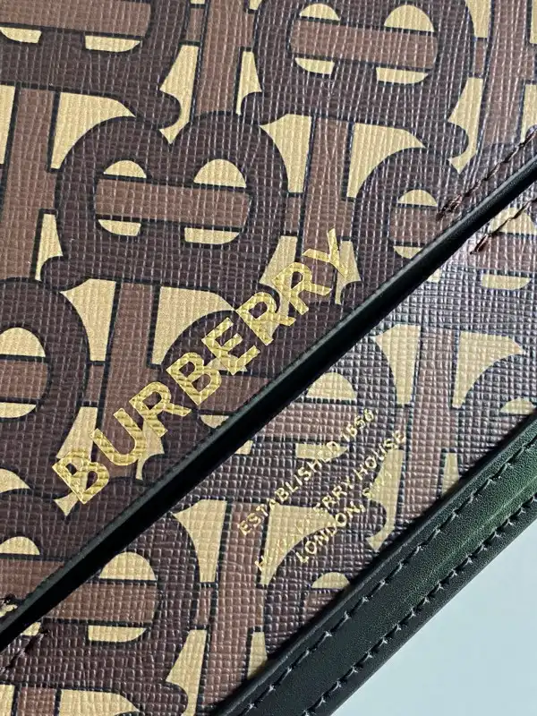 BURBERRY Small Leather Grace Bag