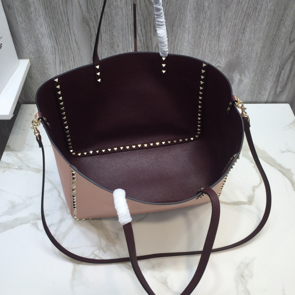 HOT SALE VALENTINO MEDIUM GRAIN CALFSKIN LEATHER ROCKSTUD BAG