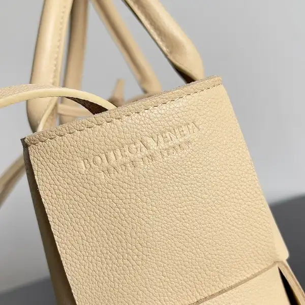 BOTTEGA VENETA ARCO MINI TOTE