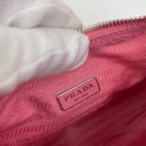 Bagsoffer Prada Re-Edition 2005 Re-Nylon mini bag