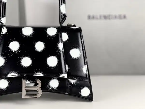 Bagsoffer BALENCIAGA HOURGLASS