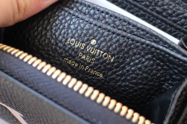 First bag ru LOUIS VUITTON ZIPPY COIN PURSE