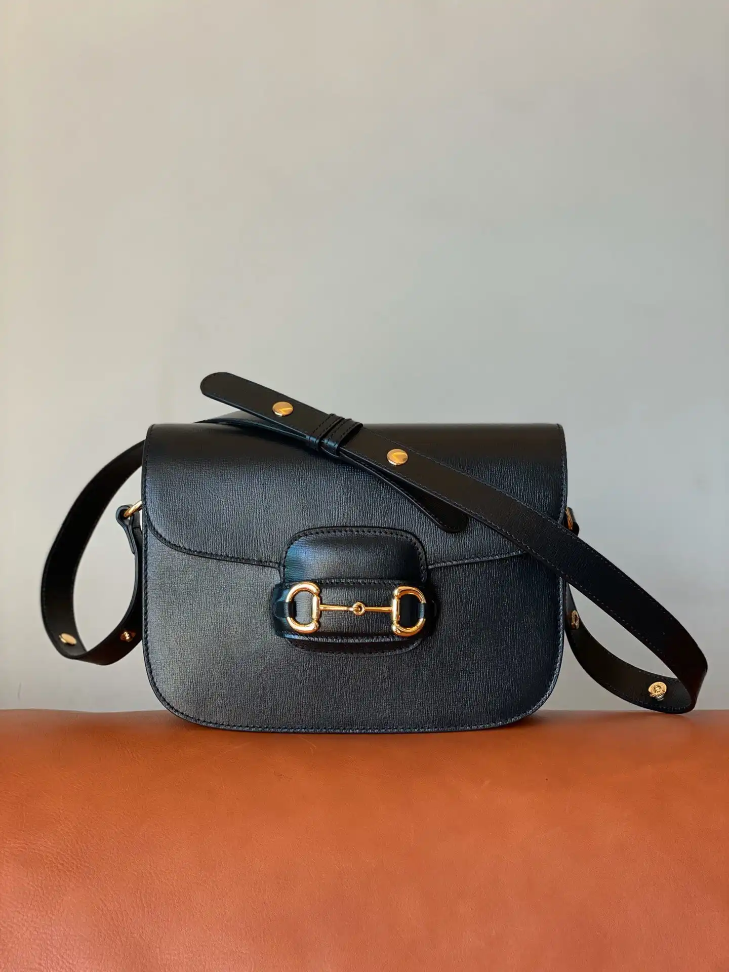 TO GUCCI Horsebit 1955 shoulder bag