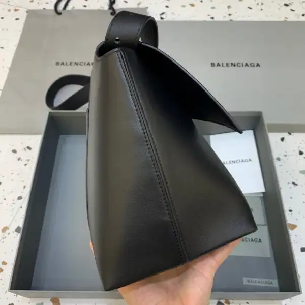 First Bag Ru BALENCIAGA DOWNTOWN MEDIUM SHOULDER BAG