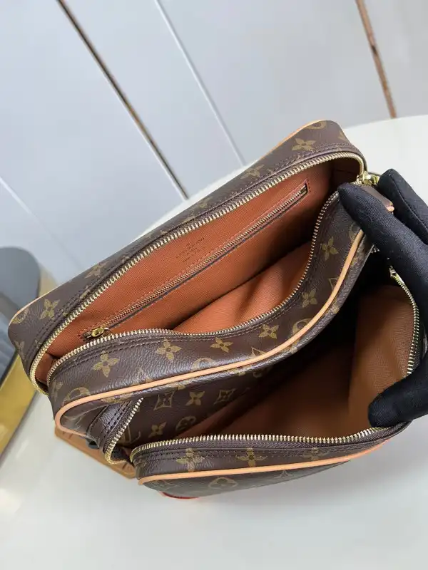 First bag ru LOUIS VUITTON MESSENGER