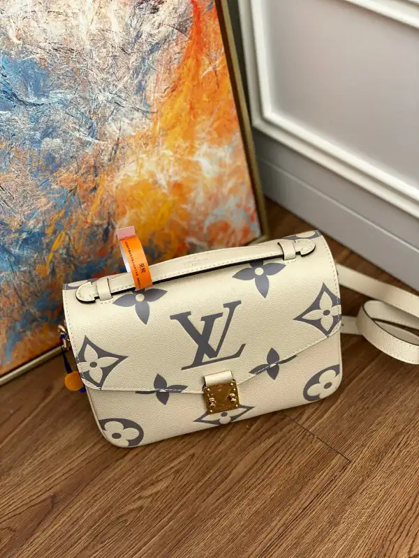 First bag ru LOUIS VUITTON POCHETTE MÉTIS