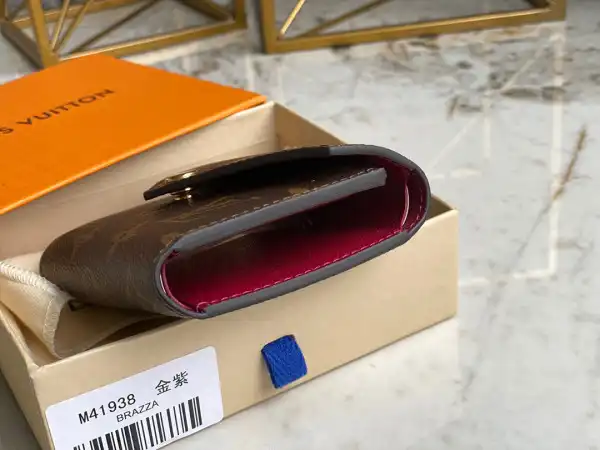 First bag ru Louis Vuitton VICTORINE Wallet