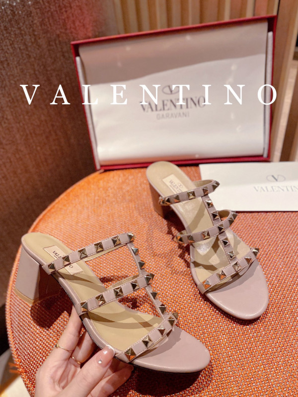 HOT SALE VALENTINO ROCKSTUD CALFSKIN LEATHER SLIDE SANDAL