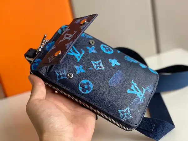 First bag ru LOUIS VUITTON PHONE POUCH