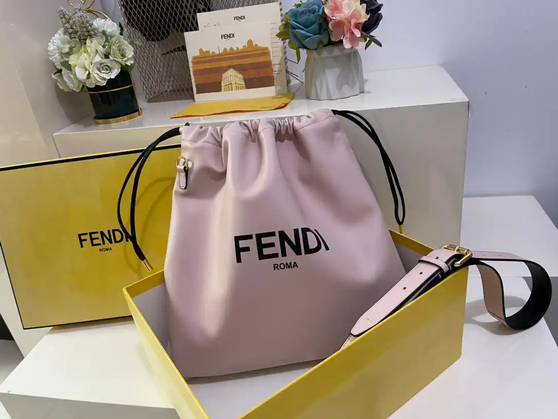 First bag ru FENDI PACK MEDIUM POUCH