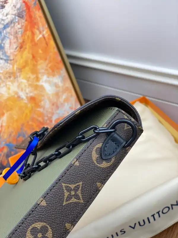 Affordable LOUIS VUITTON POCHETTE VOYAGE STEAMER