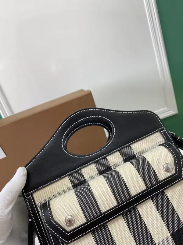 Firstbag Ru BURBERRY SMALL TB BAG