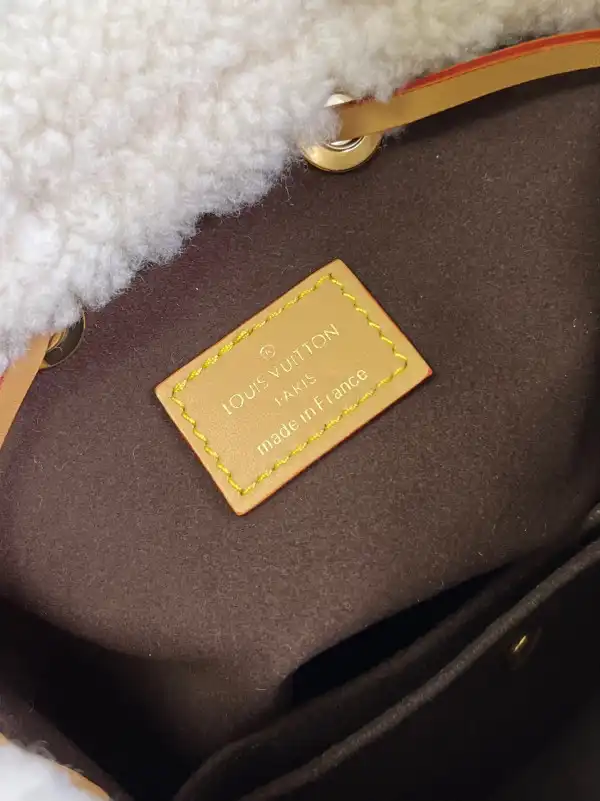 First bag ru LOUIS VUITTON NÉONOÉ BB