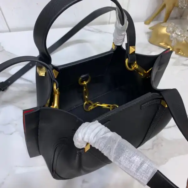 Frstbag ru VALENTINO GARAVANI ESCAPE TOTE BAG