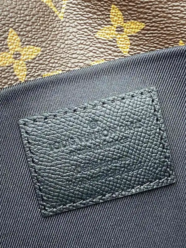 LOUIS VUITTON POCHETTE VOYAGE STEAMER