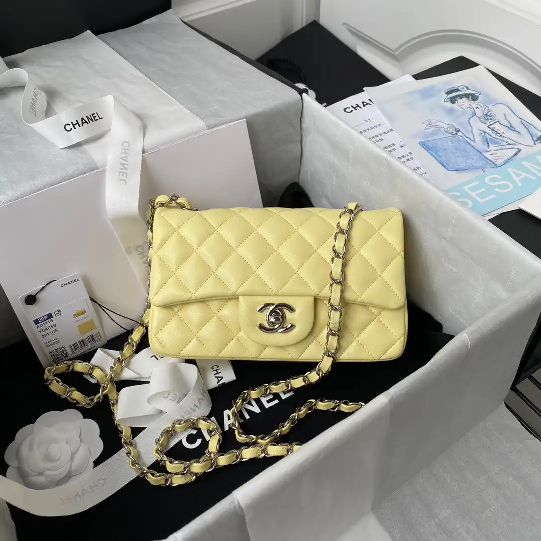 CHANEL FLAP BAG 20CM