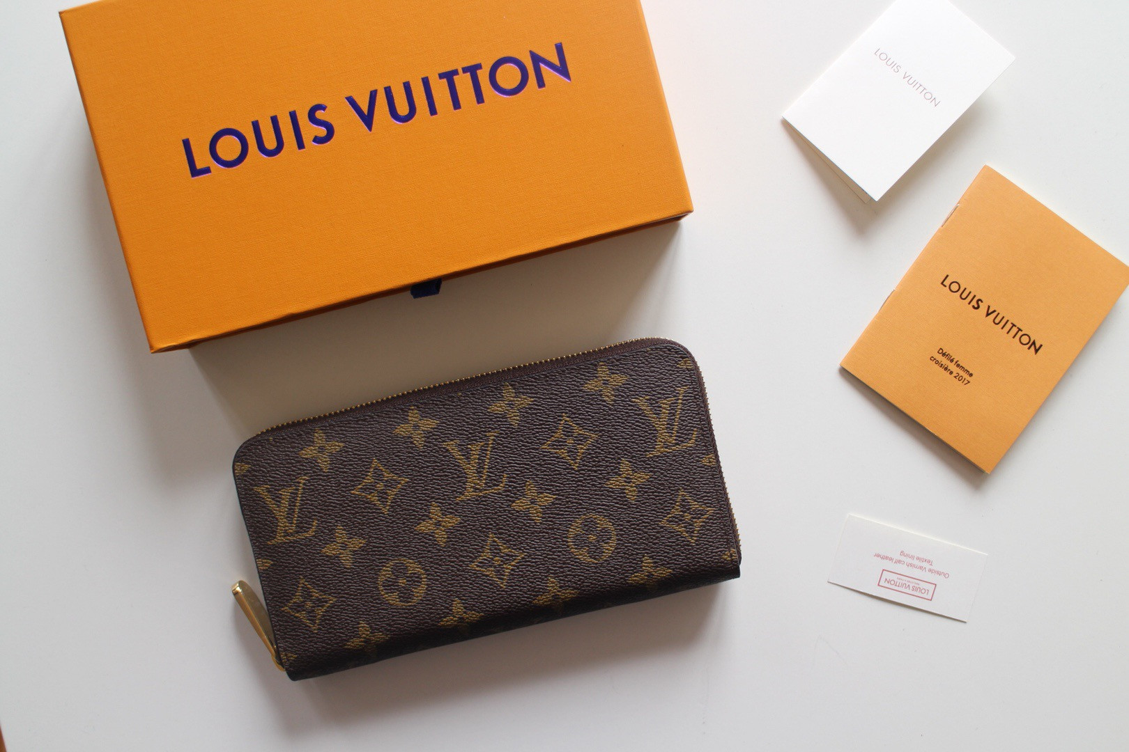 LOUIS VUITTON ZIPPY WALLET