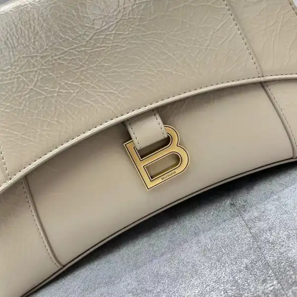 First bag ru BALENCIAGA DOWNTOWN SMALL SHOULDER BAG WITH CHAIN