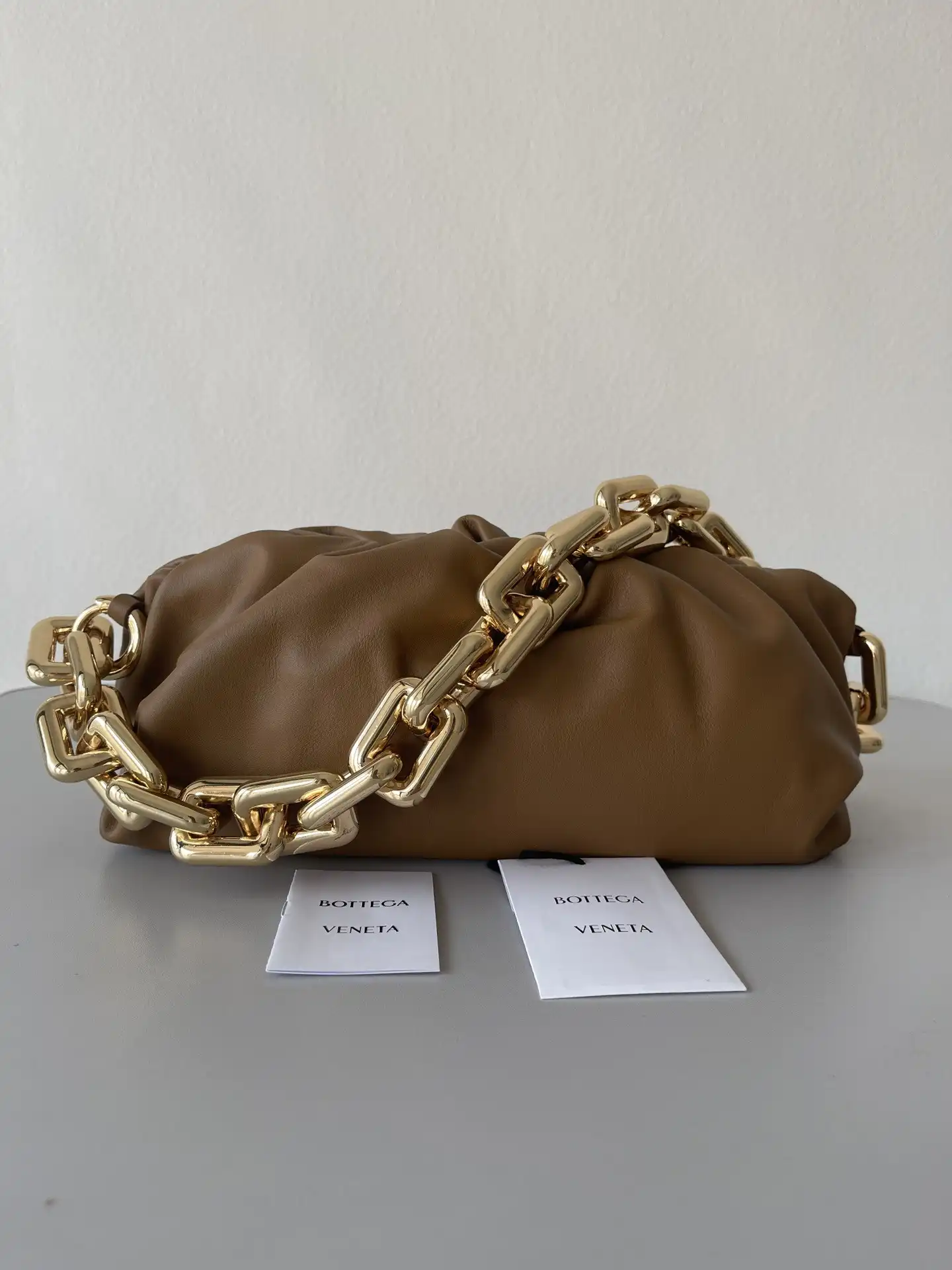 First Bag Ru BOTTEGA VENETA THE CHAIN POUCH