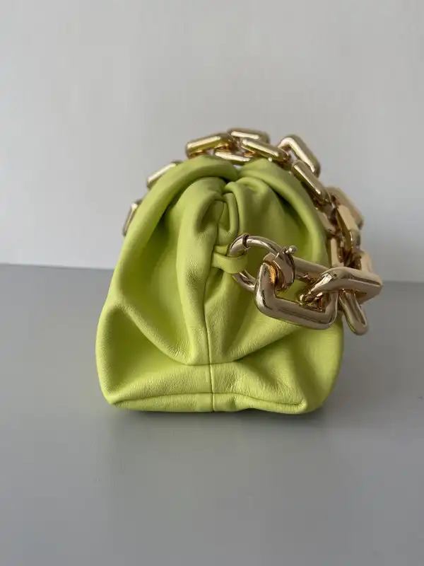 Bagsoffer yupoo BOTTEGA VENETA THE CHAIN POUCH