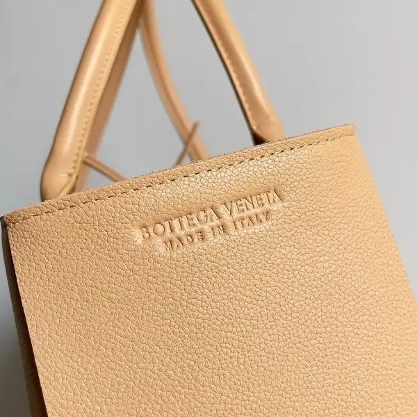 BOTTEGA VENETA ARCO MEDIUM TOTE