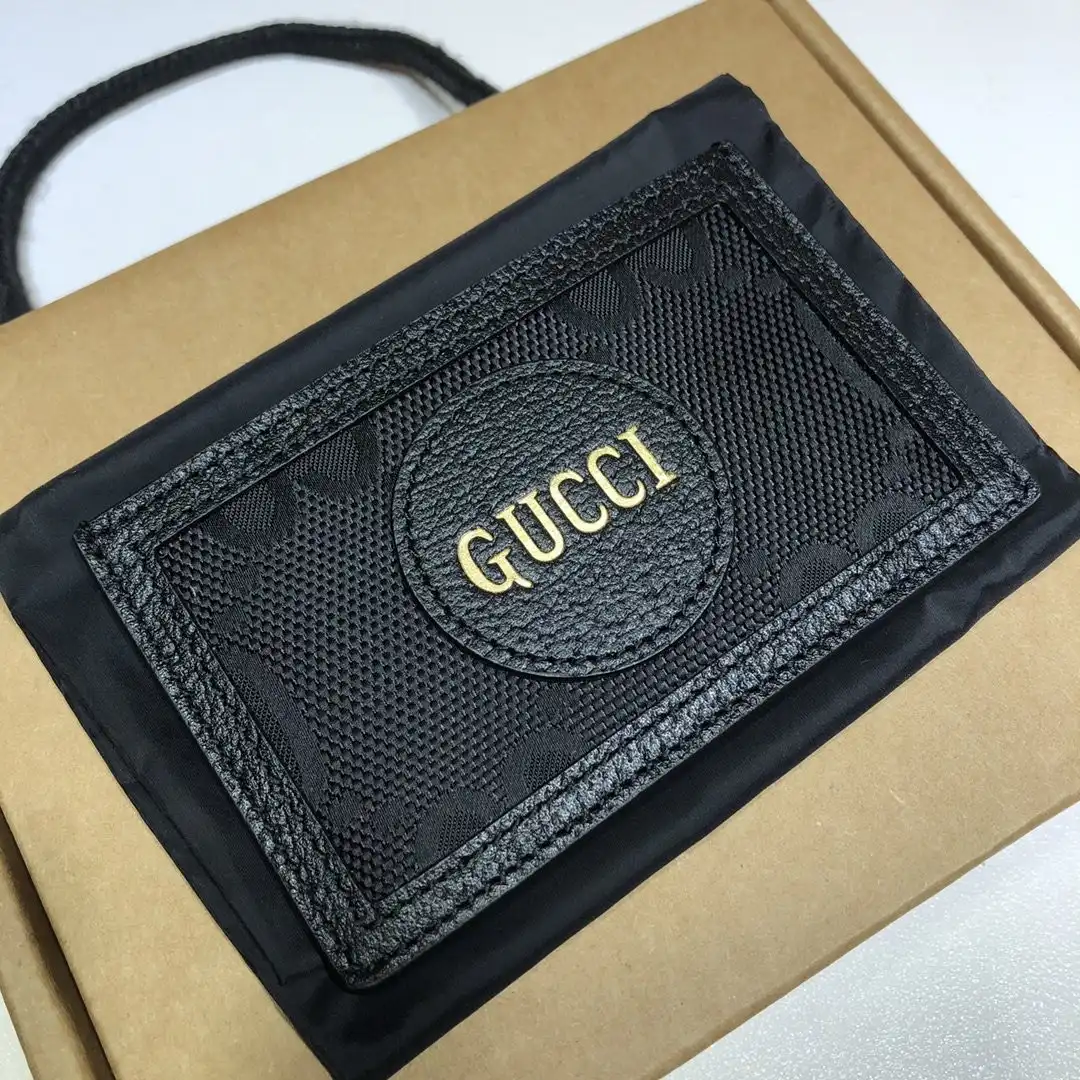 First bag ru GUCCI Off The Grid card case