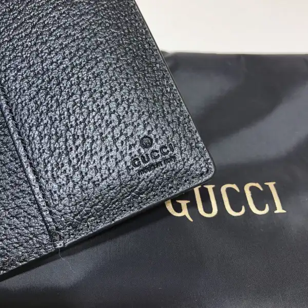 GUCCI Off The Grid passport case