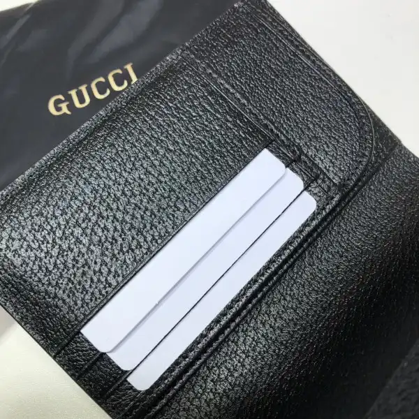 GUCCI Off The Grid passport case