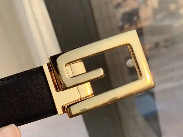 GUCCI Reversible belt with Square G buckle